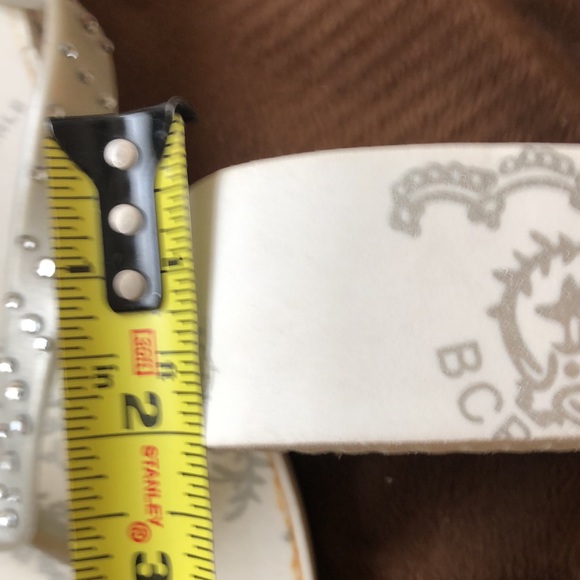 BCBGflip flops - Picture 3 of 4